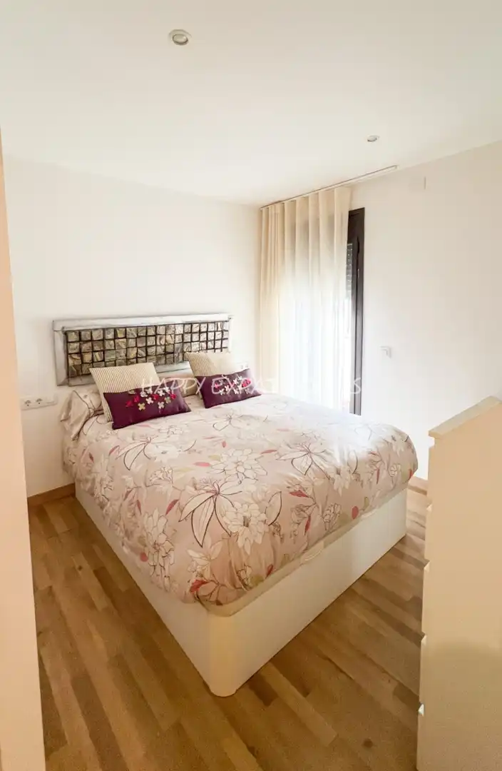 Dormitori de Dúplex en venda en Vilanova i la Geltrú amb Aire condicionat, Calefacció i Terrassa