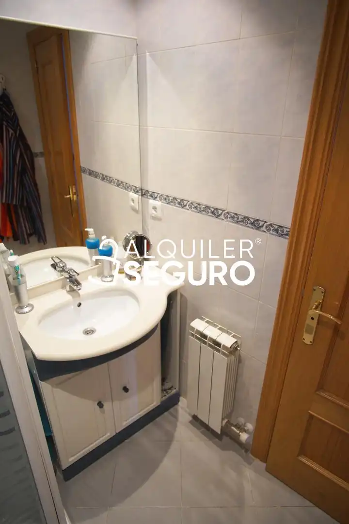 Baño de Piso de alquiler en Valladolid con Calefacción y Amueblado