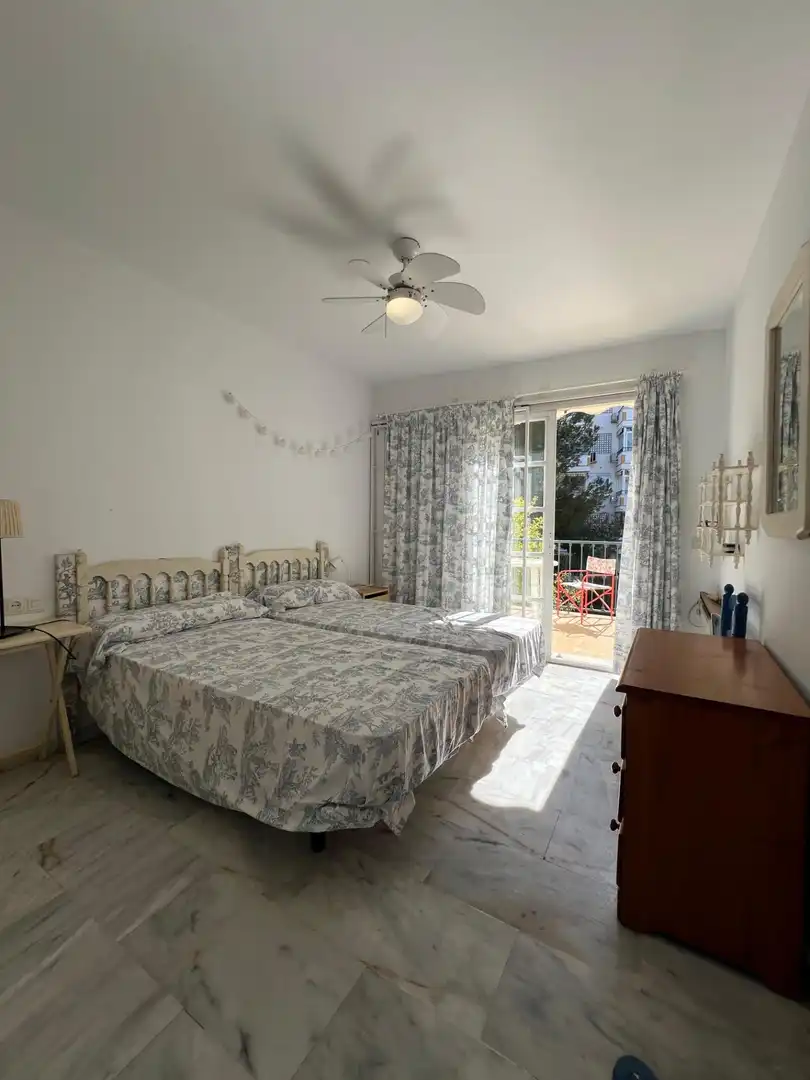 Dormitori de Casa adosada en venda en Fuengirola amb Aire condicionat, Jardí privat i Terrassa