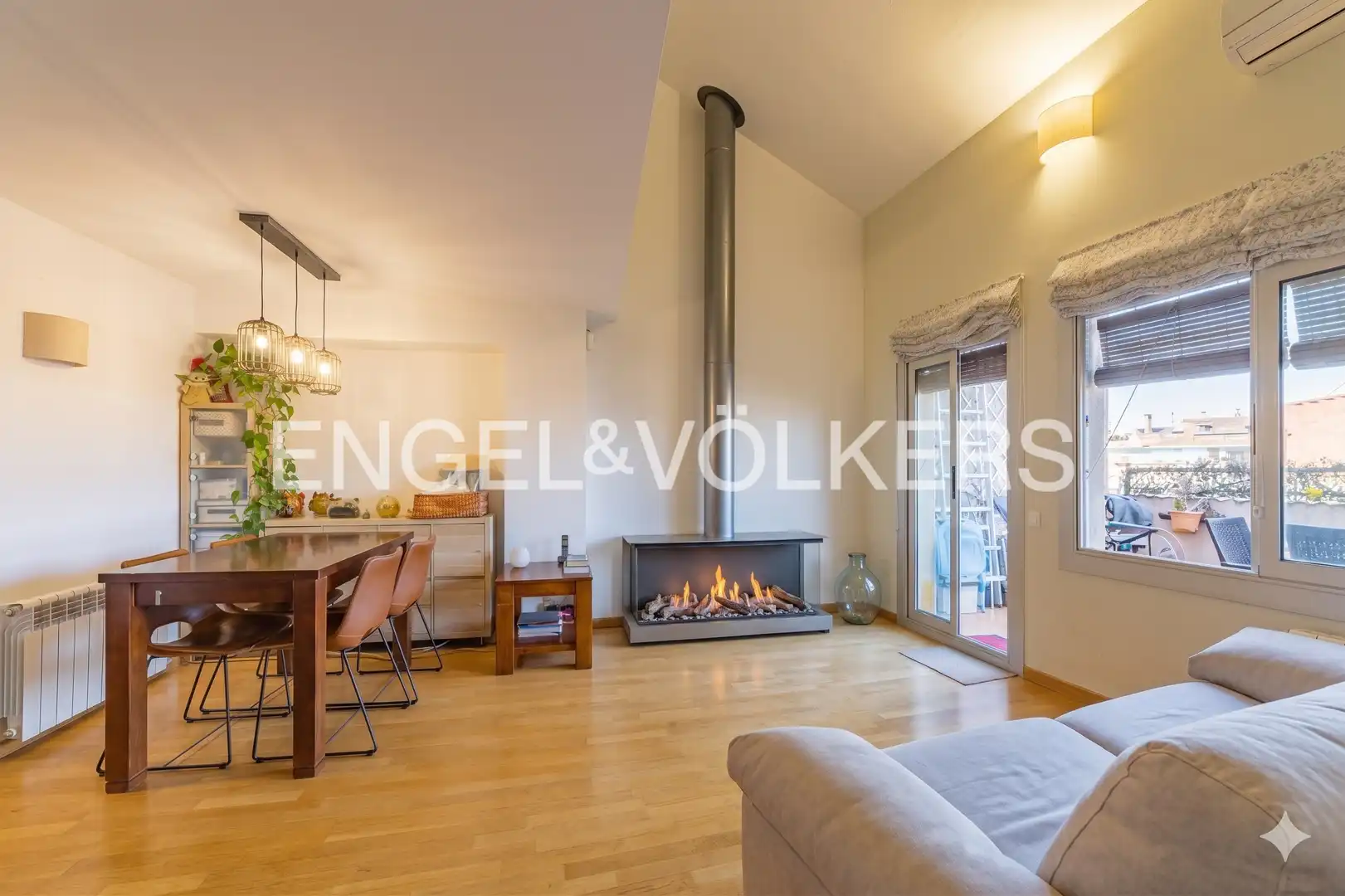 Sala de estar de Ático en venta en Sant Cugat del Vallès con Aire acondicionado, Calefacción y Terraza