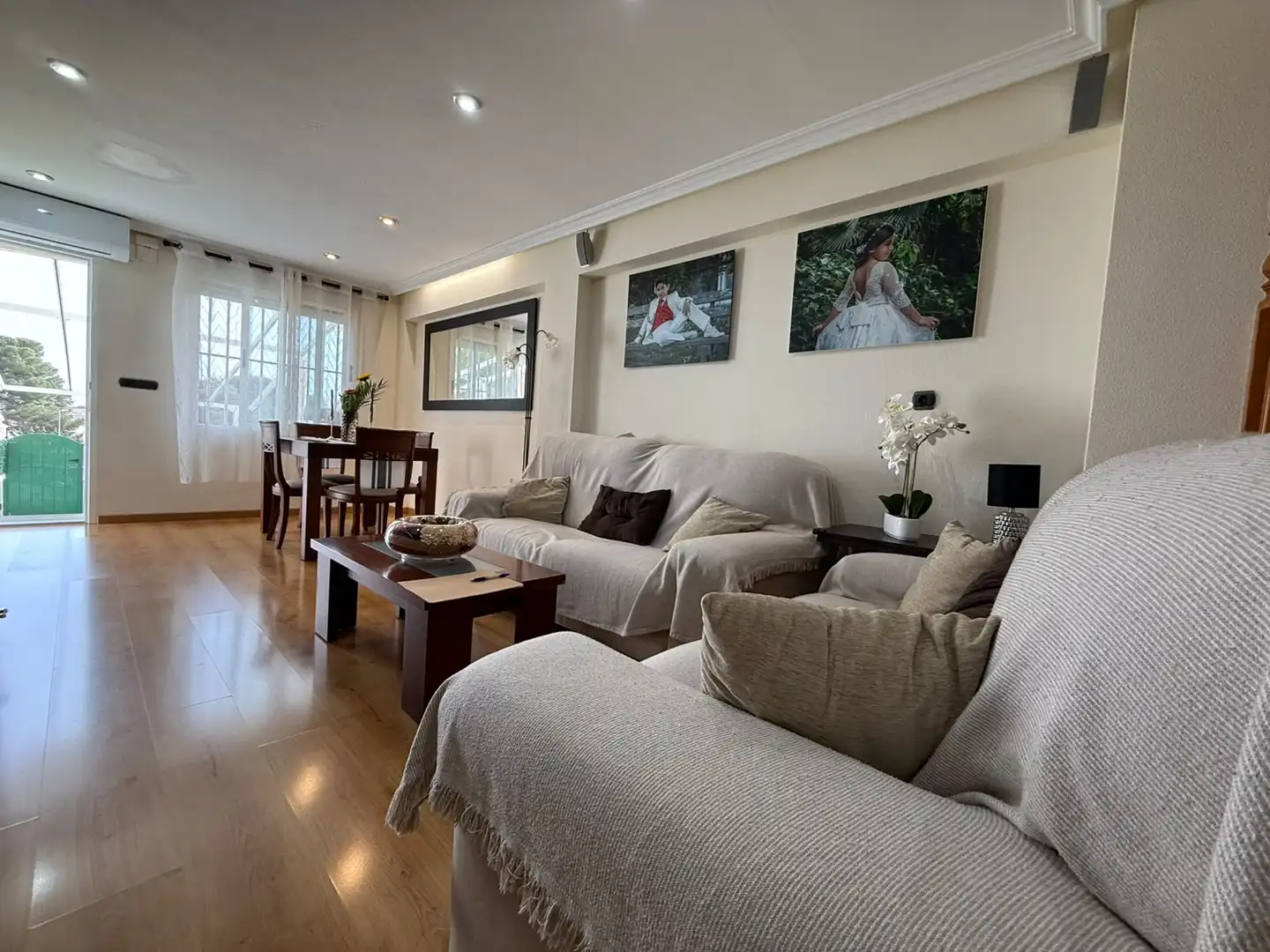 Sala d'estar de Casa o xalet en venda en Santa Pola amb Aire condicionat, Calefacció i Jardí privat