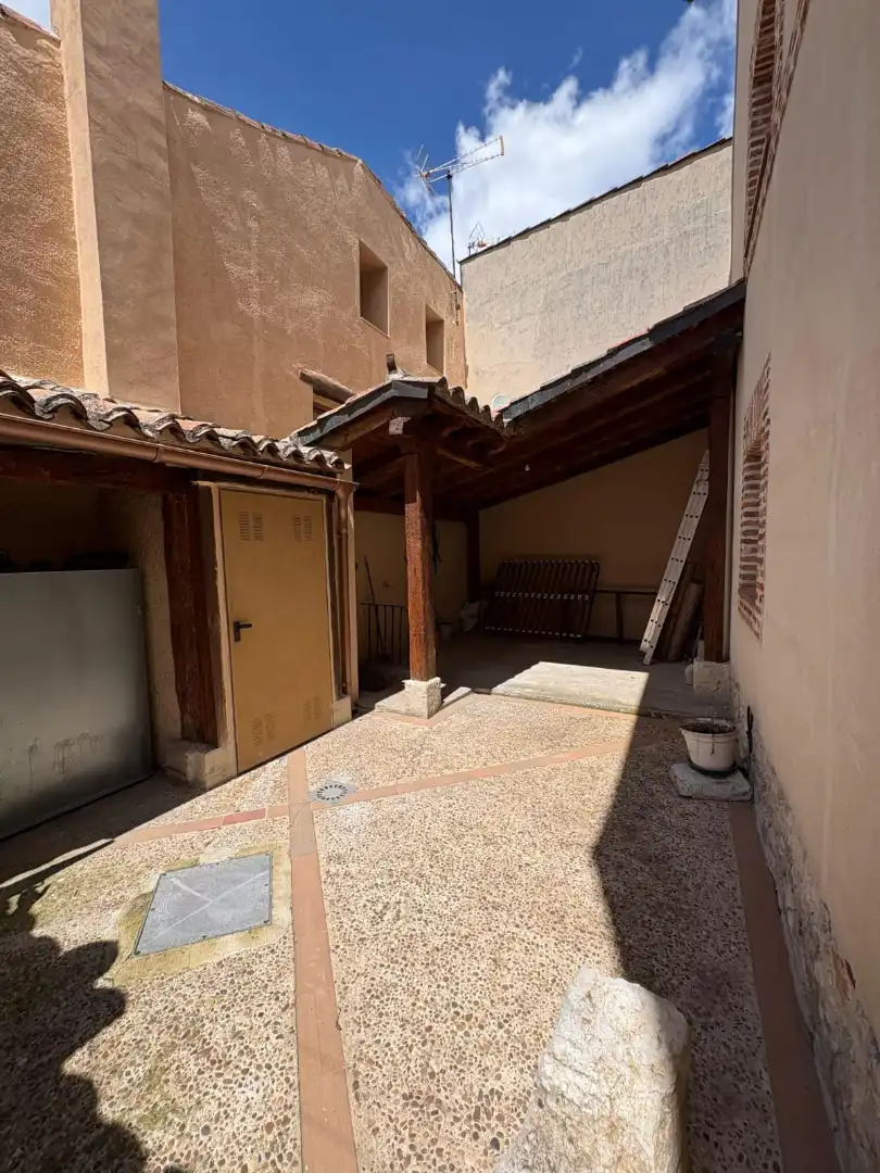 Vista exterior de Casa adosada en venda en Simancas amb Calefacció, Jardí privat i Parquet
