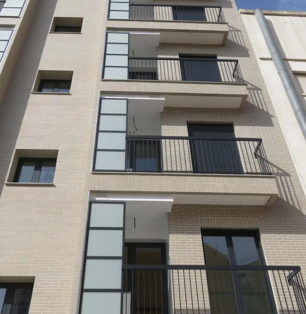Außenansicht von Wohnungen zur Miete in Valencia mit Klimaanlage, Abstellraum und Balkon