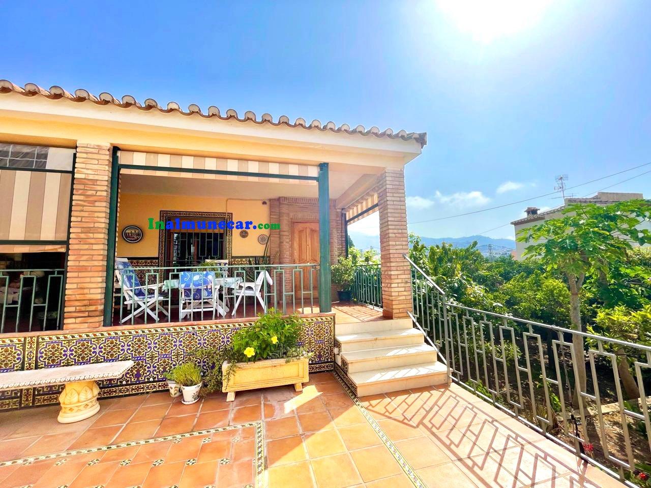 Vista exterior de Casa o xalet en venda en Almuñécar amb Terrassa, Piscina i Moblat