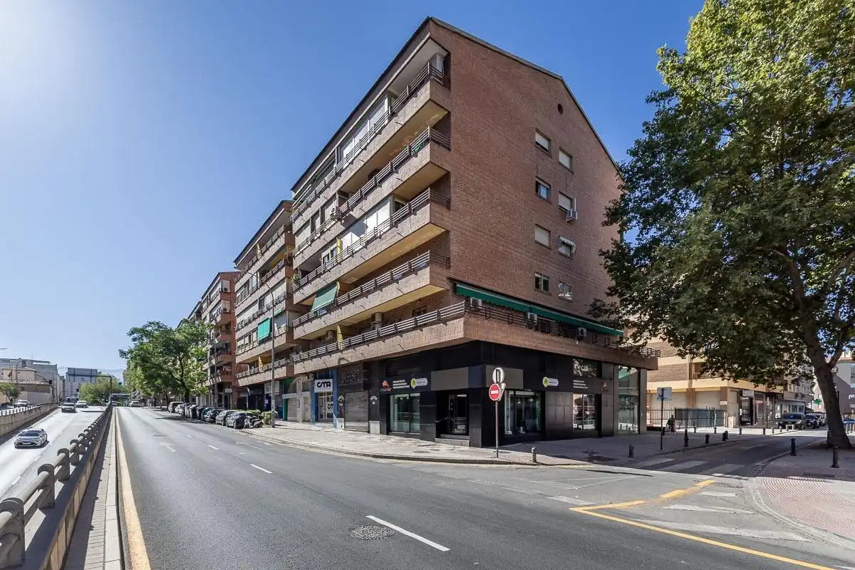 Vista exterior de Pis en venda en Granada amb Aire condicionat, Calefacció i Terrassa