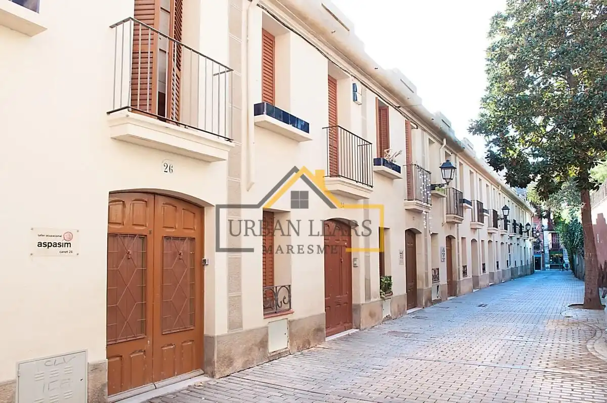 Außenansicht von Garage zum Verkauf in Barcelona