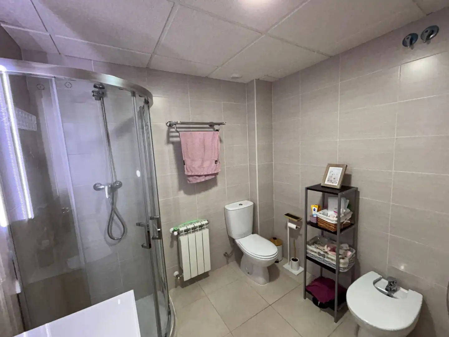 Badezimmer von Einfamilien-Reihenhaus zum Verkauf in Mérida mit Klimaanlage, Heizung und Privatgarten