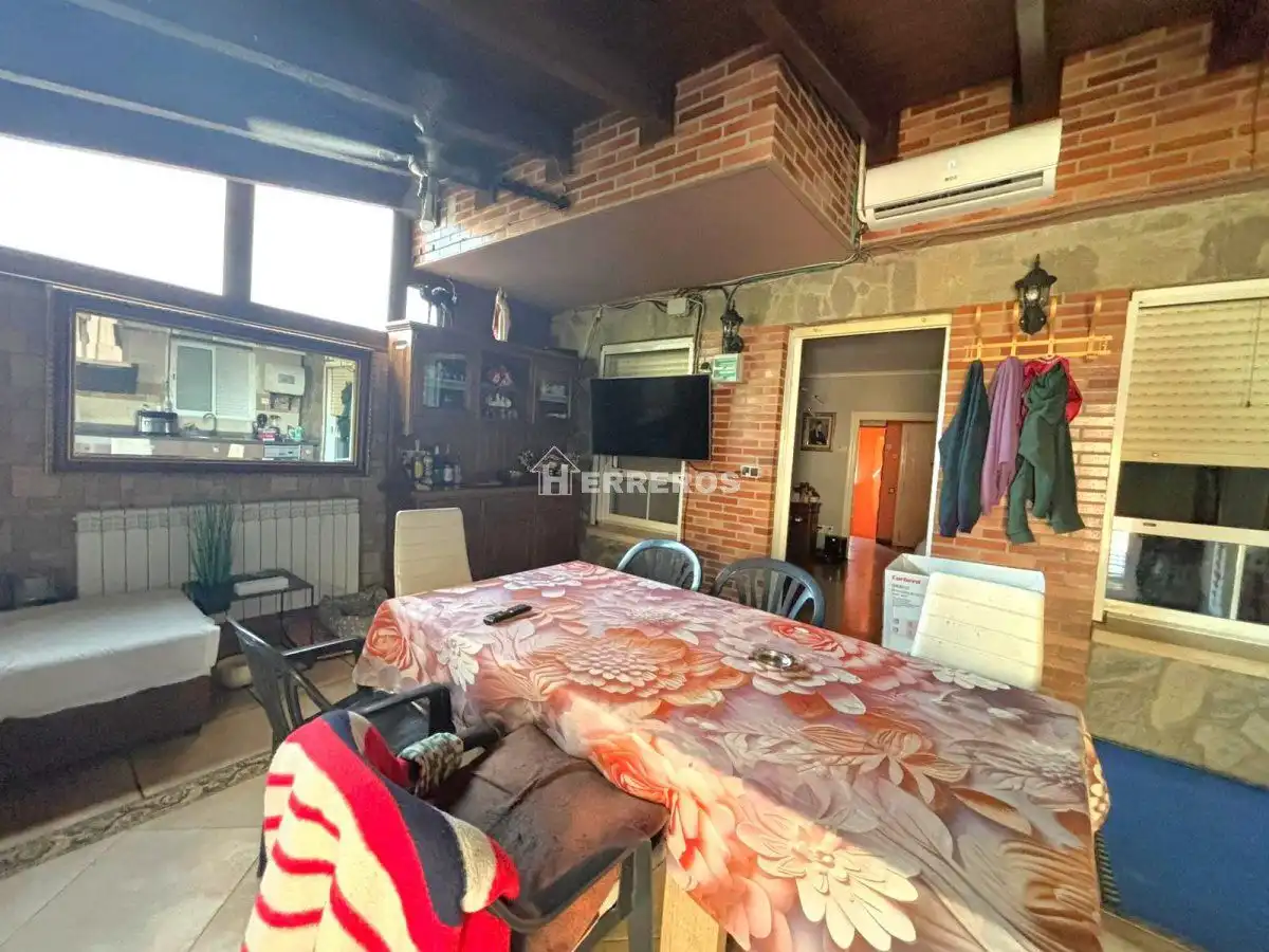 Cuina de Casa adosada en venda en Villamediana de Iregua amb Aire condicionat, Calefacció i Jardí privat