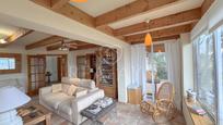 Sala d'estar de Casa o xalet en venda en Vallirana amb Calefacció, Jardí privat i Terrassa
