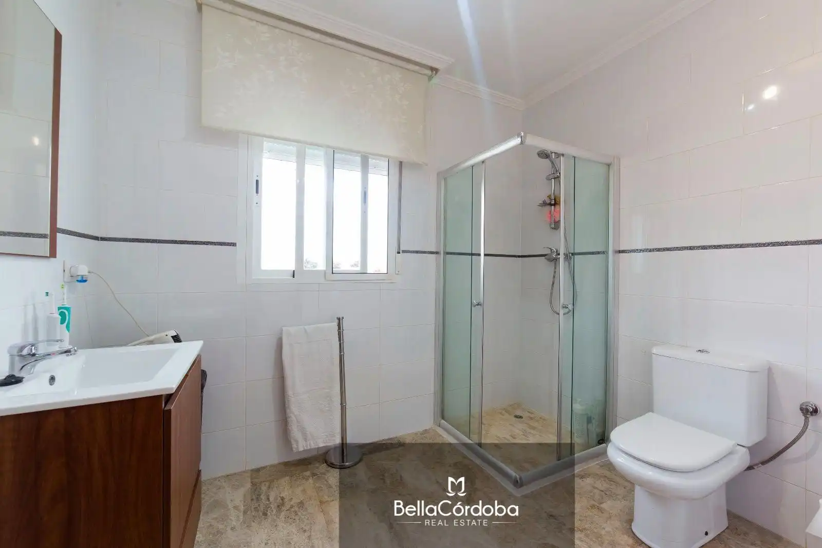 Bany de Casa o xalet en venda en Córdoba amb Aire condicionat, Calefacció i Terrassa