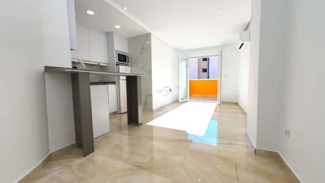 Piso en Venta en C. la Paz en Puerto Deportivo