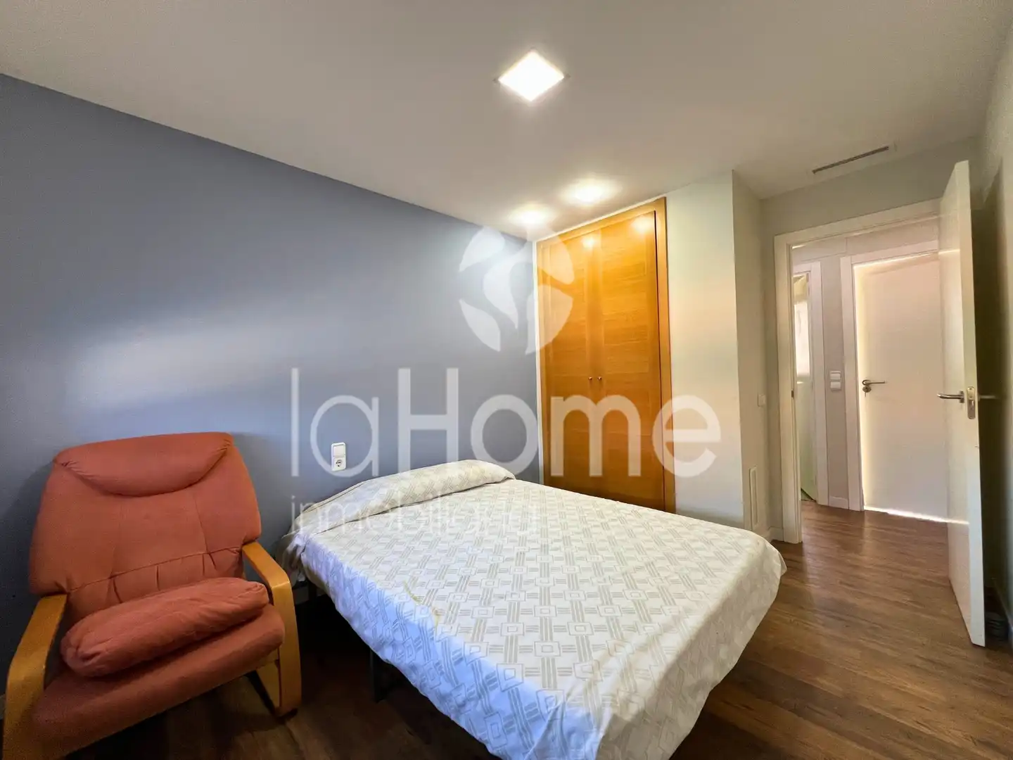 Houses for sale in La Pobla de Vallbona  with Air Conditioner, Parquet flooring and Terrace