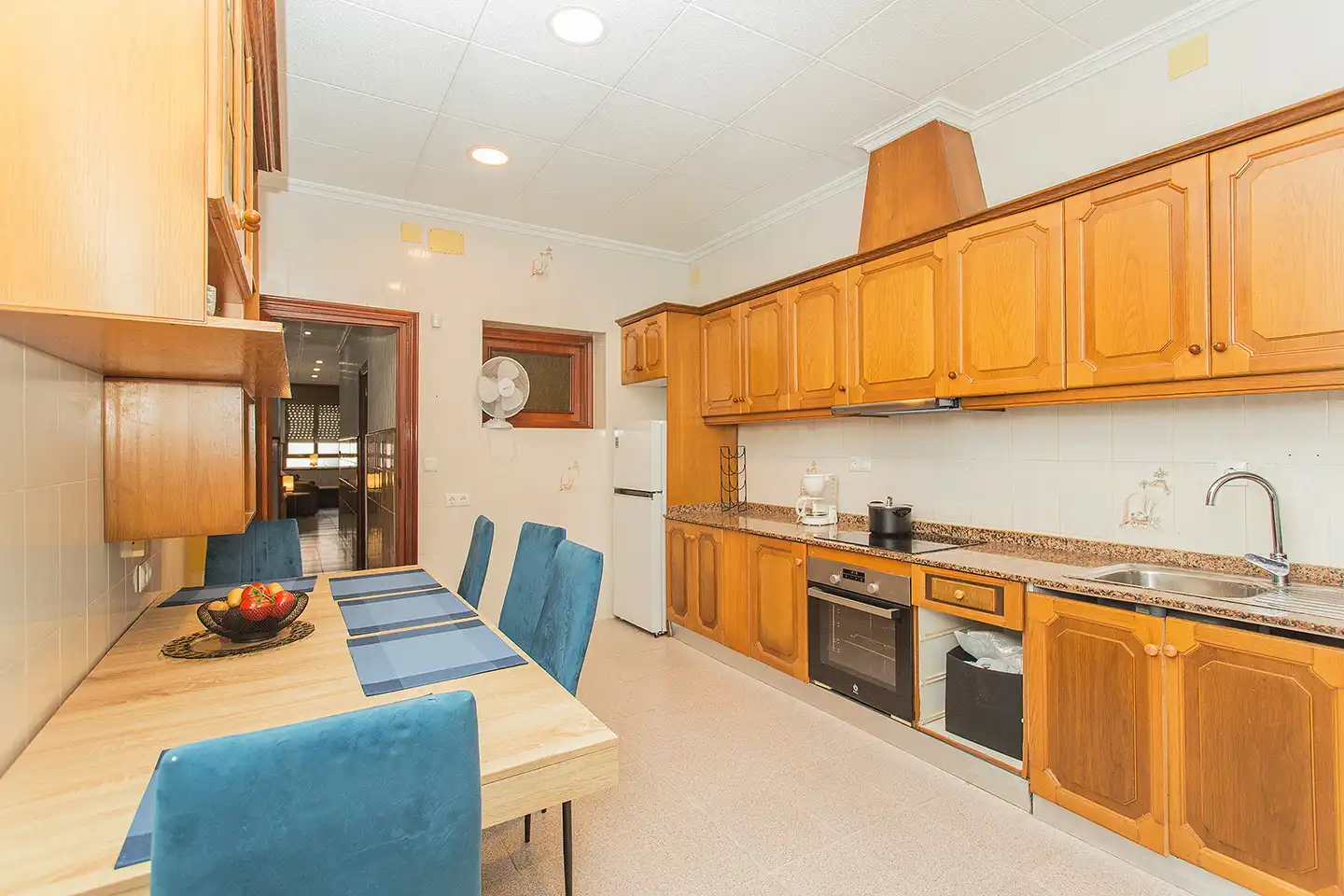 Cocina de Casa adosada en venta en Torrevieja con Aire acondicionado, Amueblado y Horno