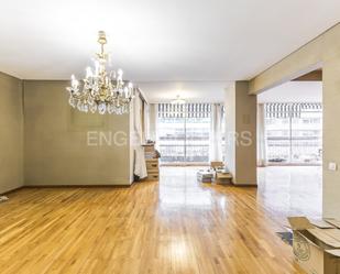 Sala d'estar de Apartament en venda en  Madrid Capital amb Aire condicionat, Calefacció i Parquet