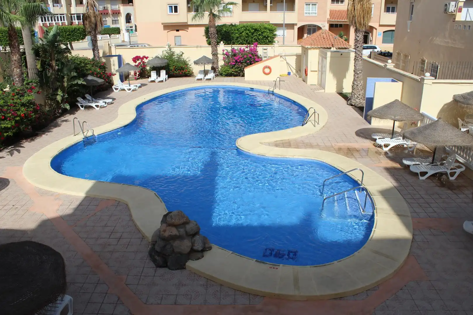 Piscina de Apartament en venda en Roquetas de Mar amb Aire condicionat, Terrassa i Piscina