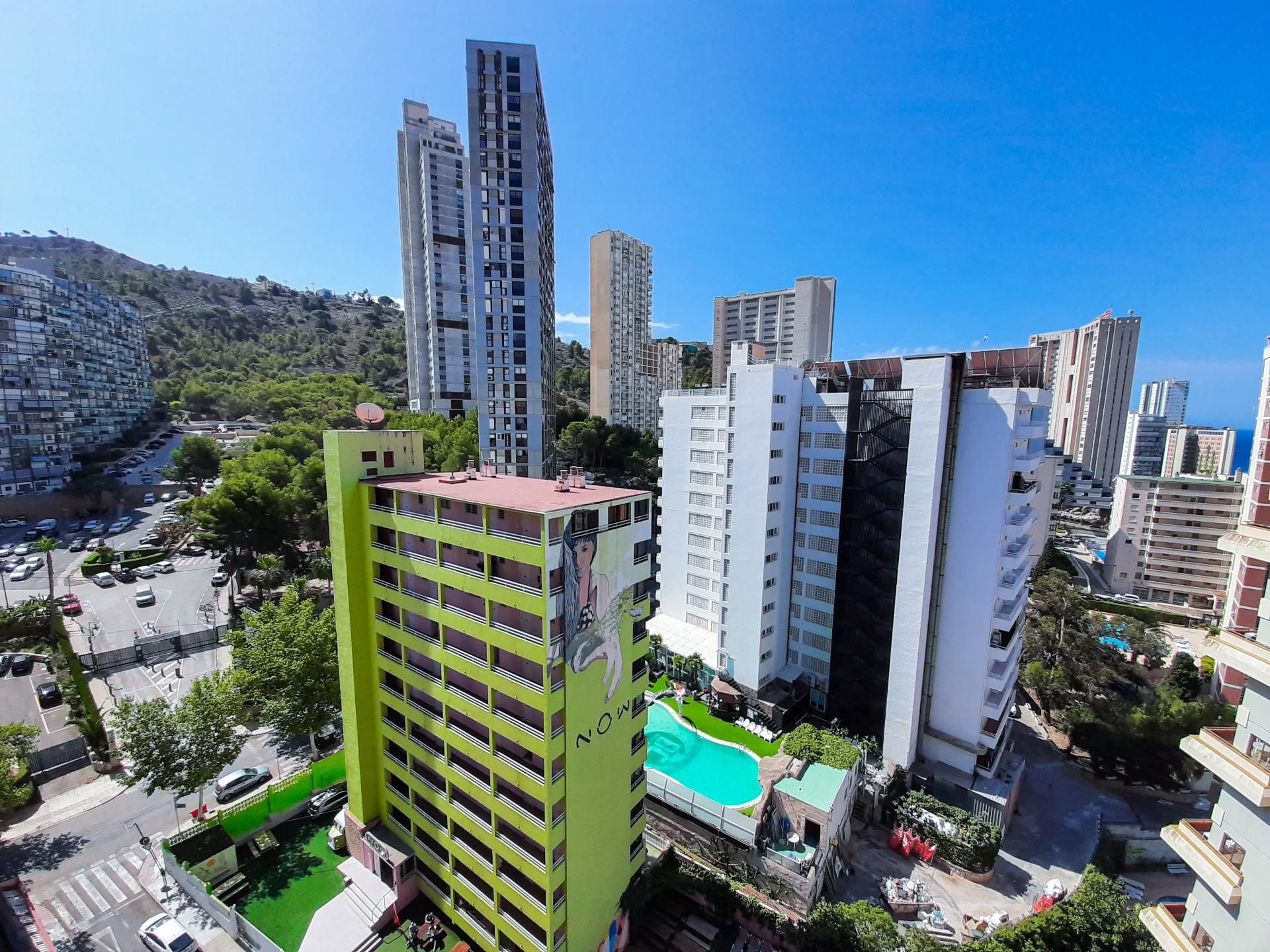 Vista exterior de Apartament en venda en Benidorm amb Jardí privat, Terrassa i Piscina comunitària