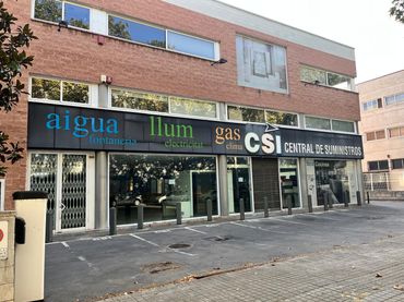 Nave industrial in affitto a Carrer Abat Escarré 19