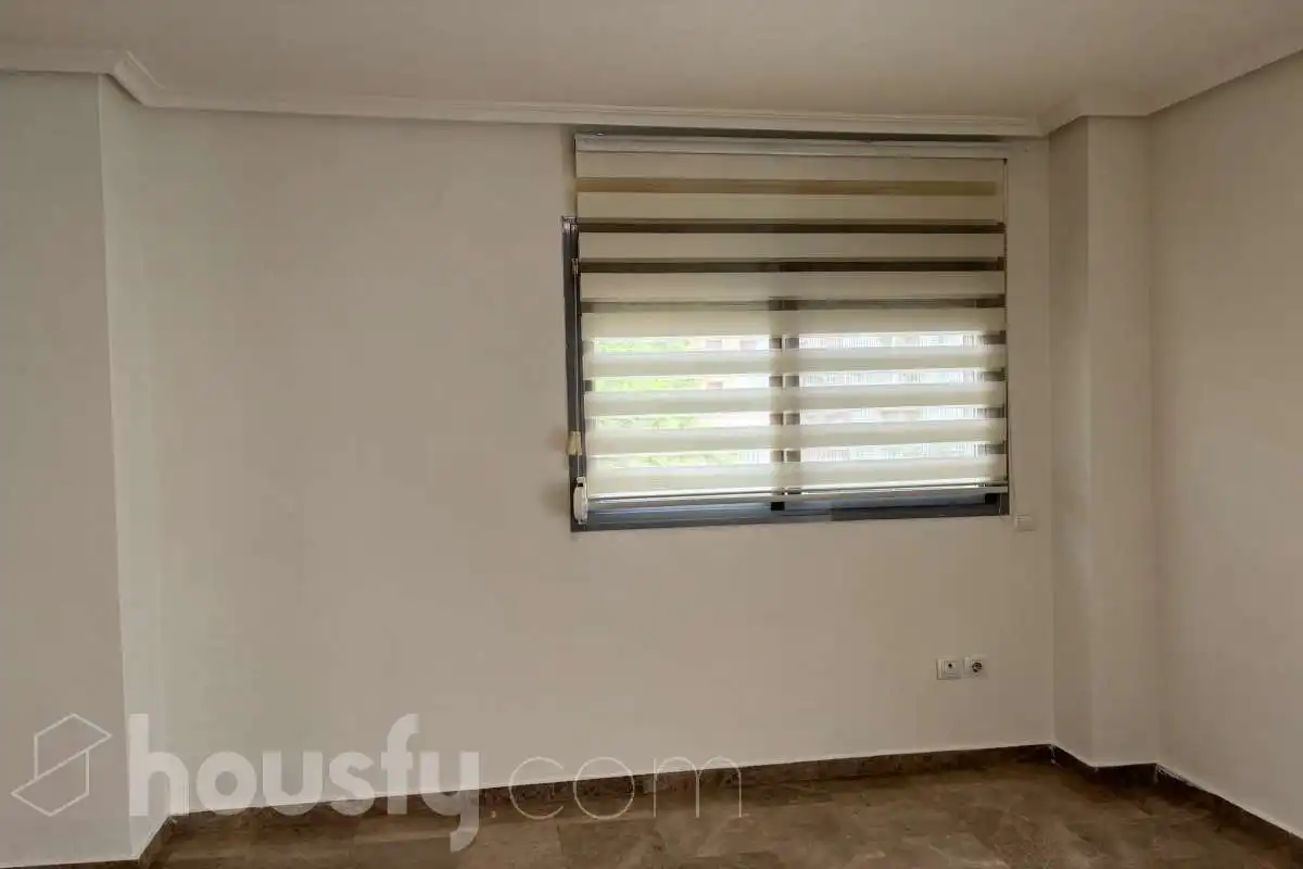 Bedroom of Flat for rent in Valencia  with Air Conditioner, Storage room and Balcony