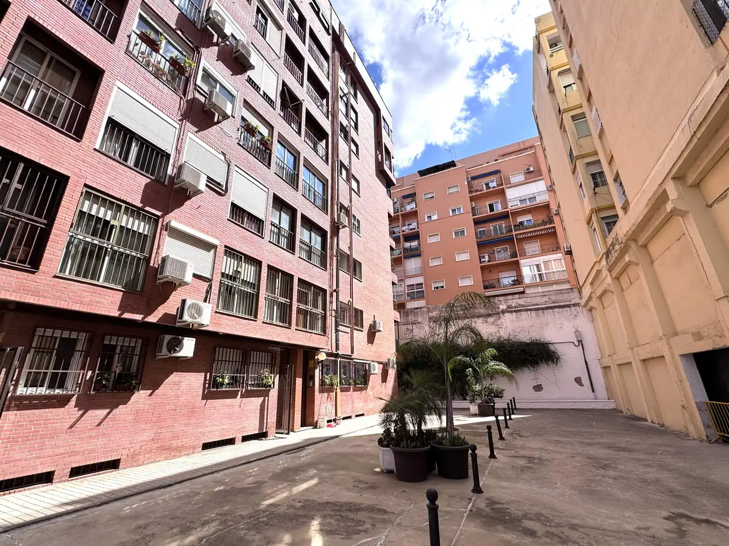 Vista exterior de Pis en venda en Sevilla amb Terrassa i Traster