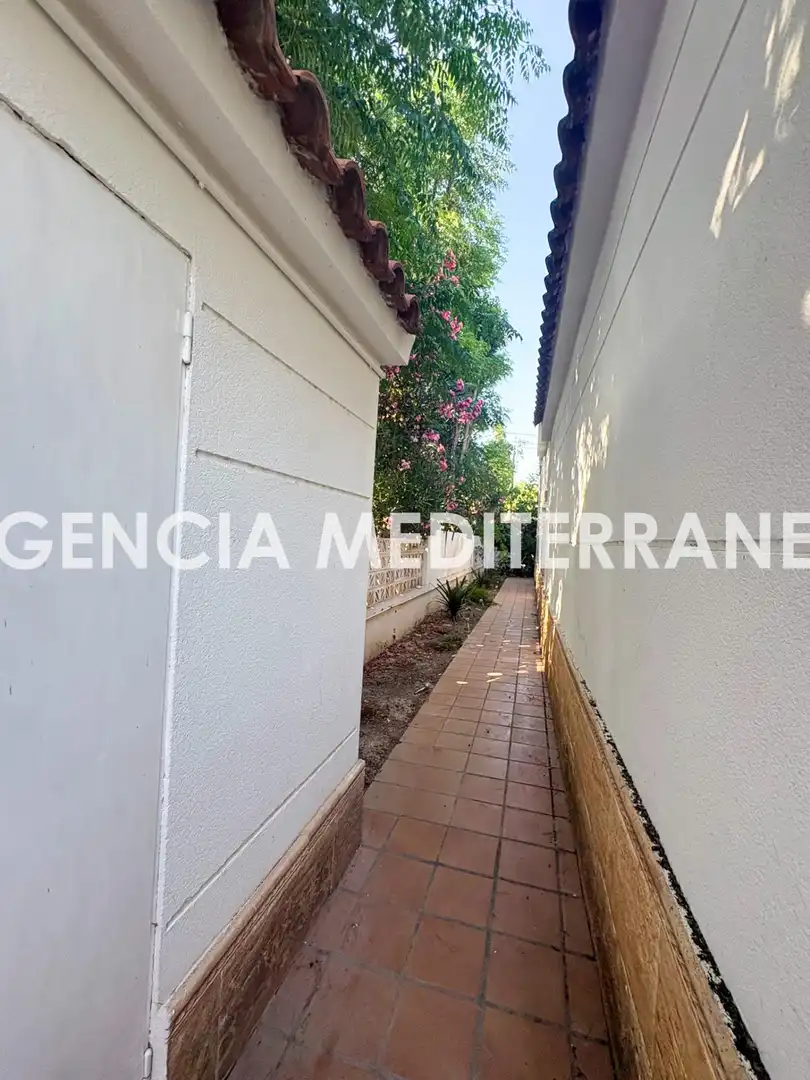Vista exterior de Casa o chalet en venta en Paterna con Calefacción, Jardín privado y Terraza