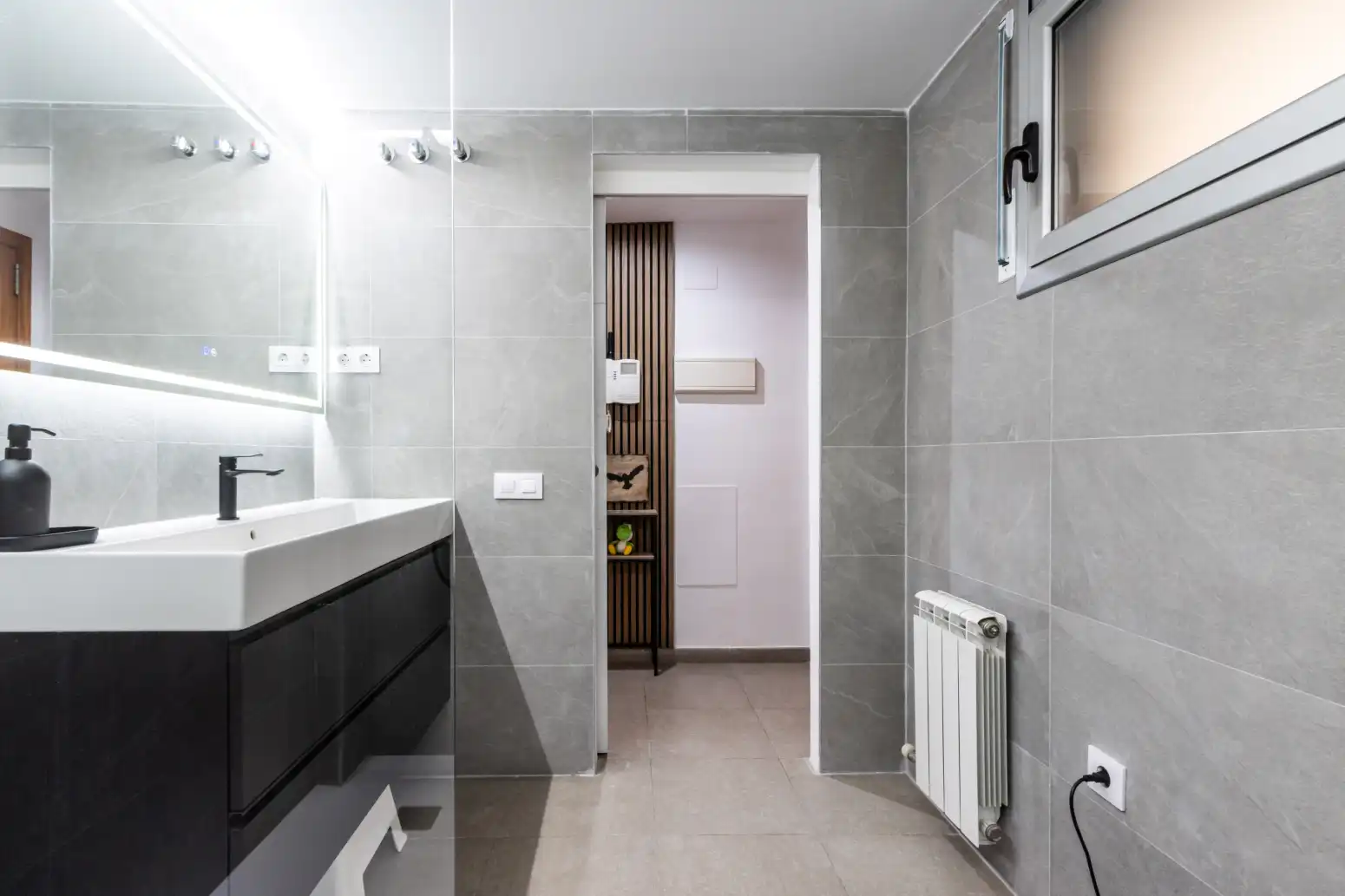 Badezimmer von Wohnung zum Verkauf in Terrassa mit Heizung und Privatgarten