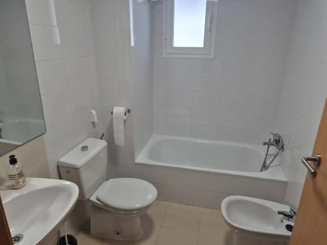 Bany de Pis de lloguer en Badajoz amb Balcó