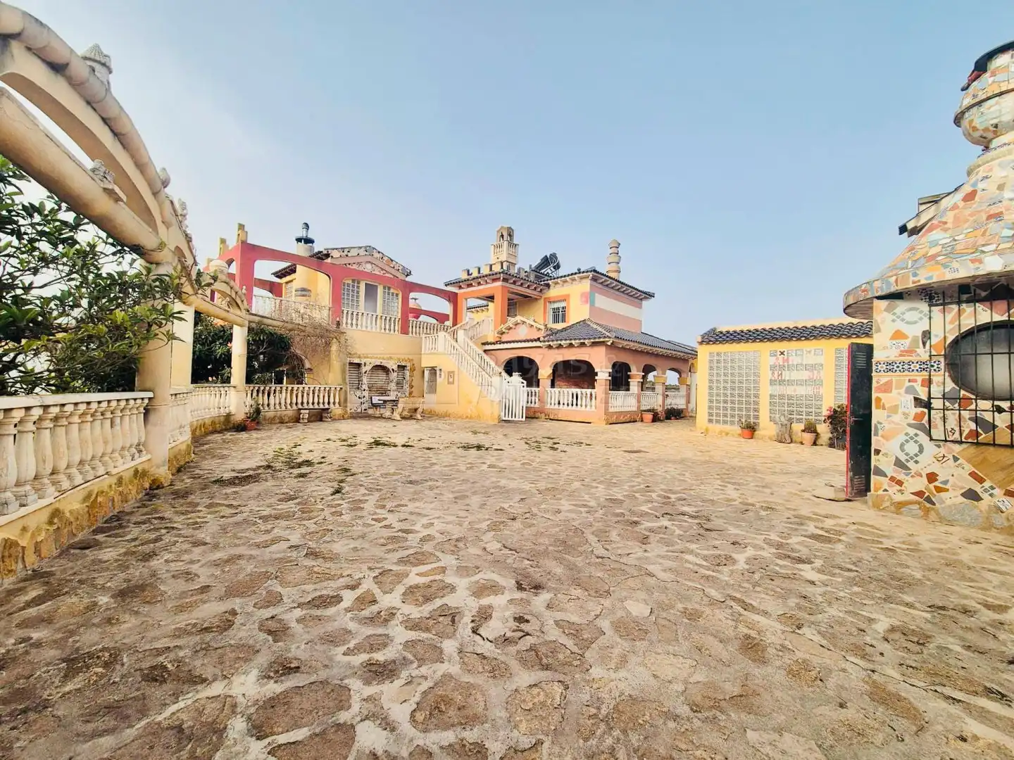 Vista exterior de Casa o xalet en venda en Orihuela amb Jardí privat, Terrassa i Piscina