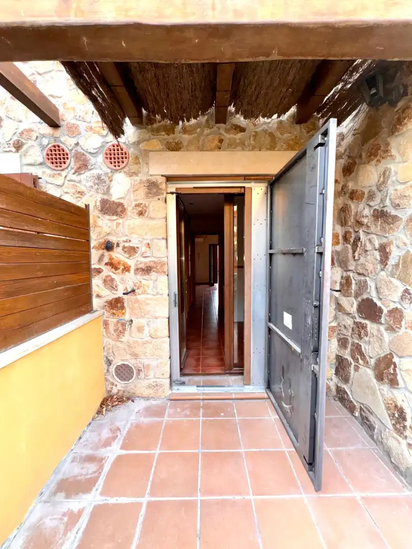 Adossat amb terrassa en venda a Carrer de Can Vinyes, imagen 4