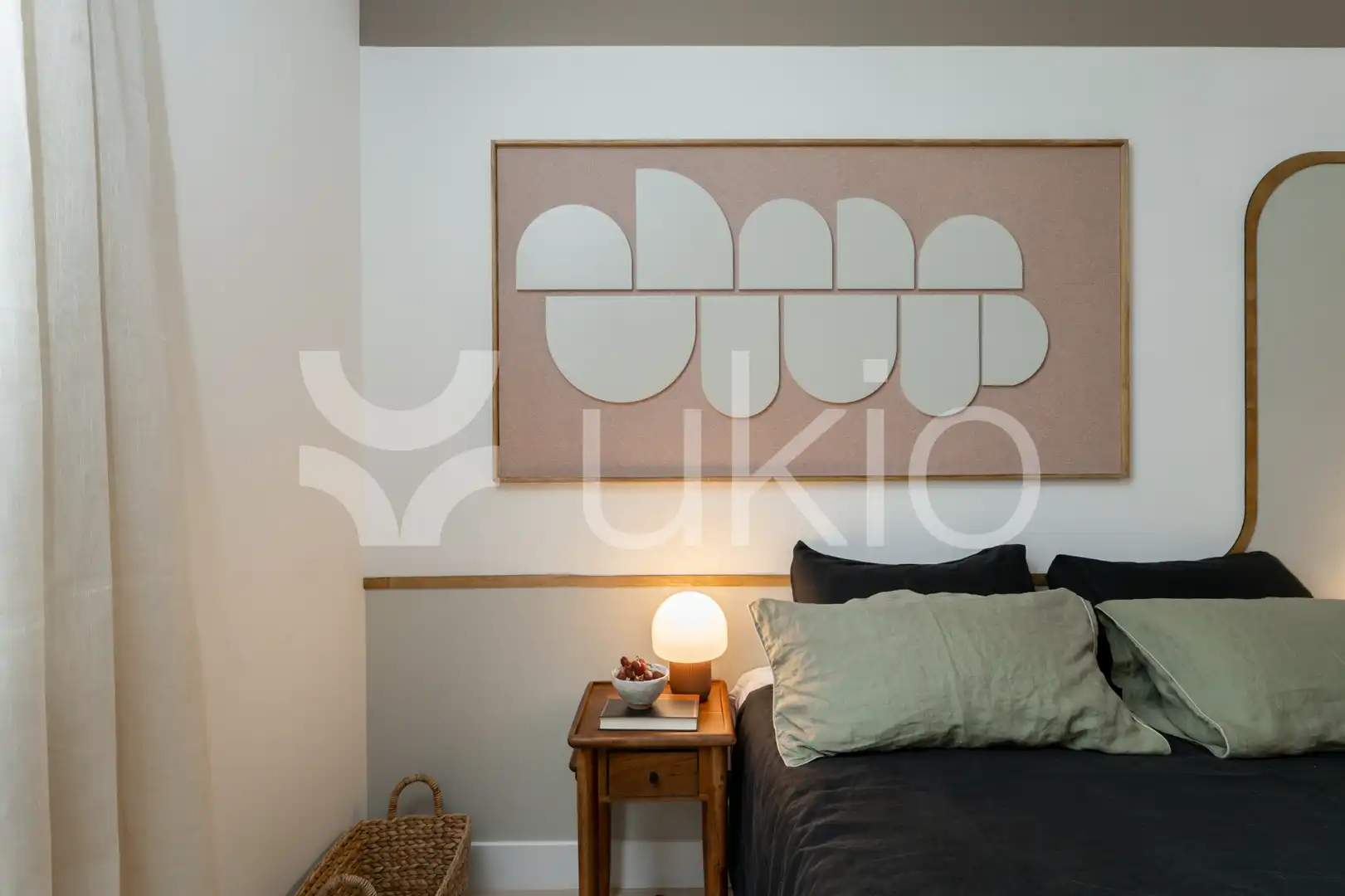 Dormitori de Apartament de lloguer en Madrid amb Aire condicionat, Calefacció i Moblat
