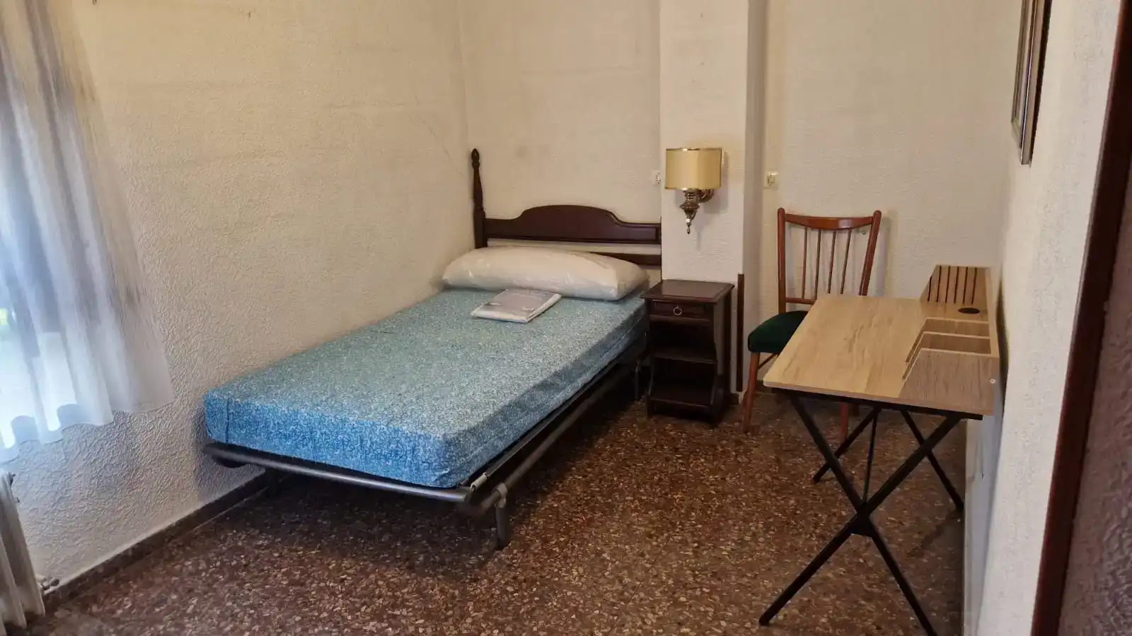 Dormitori de Pis de lloguer en Albacete amb Jardí privat, Moblat i Balcó