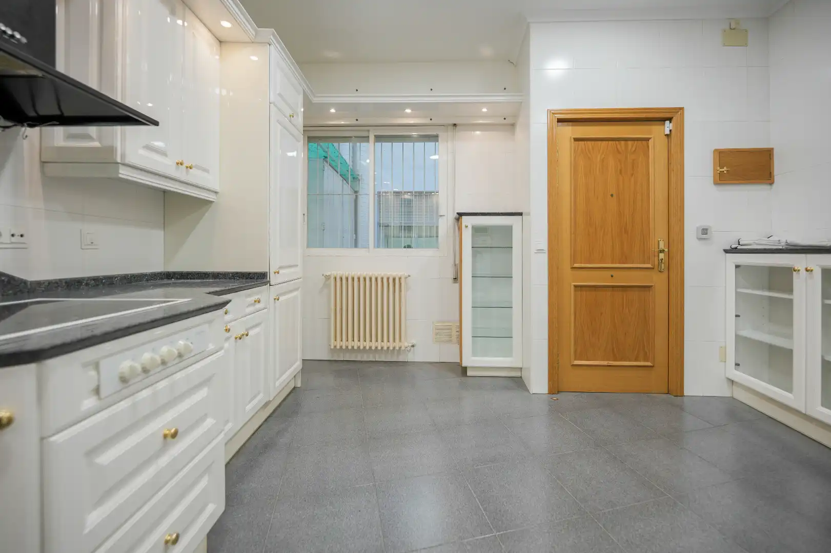 Kitchen of Flat for sale in Valladolid  with Heating, Parquet flooring and Storage room