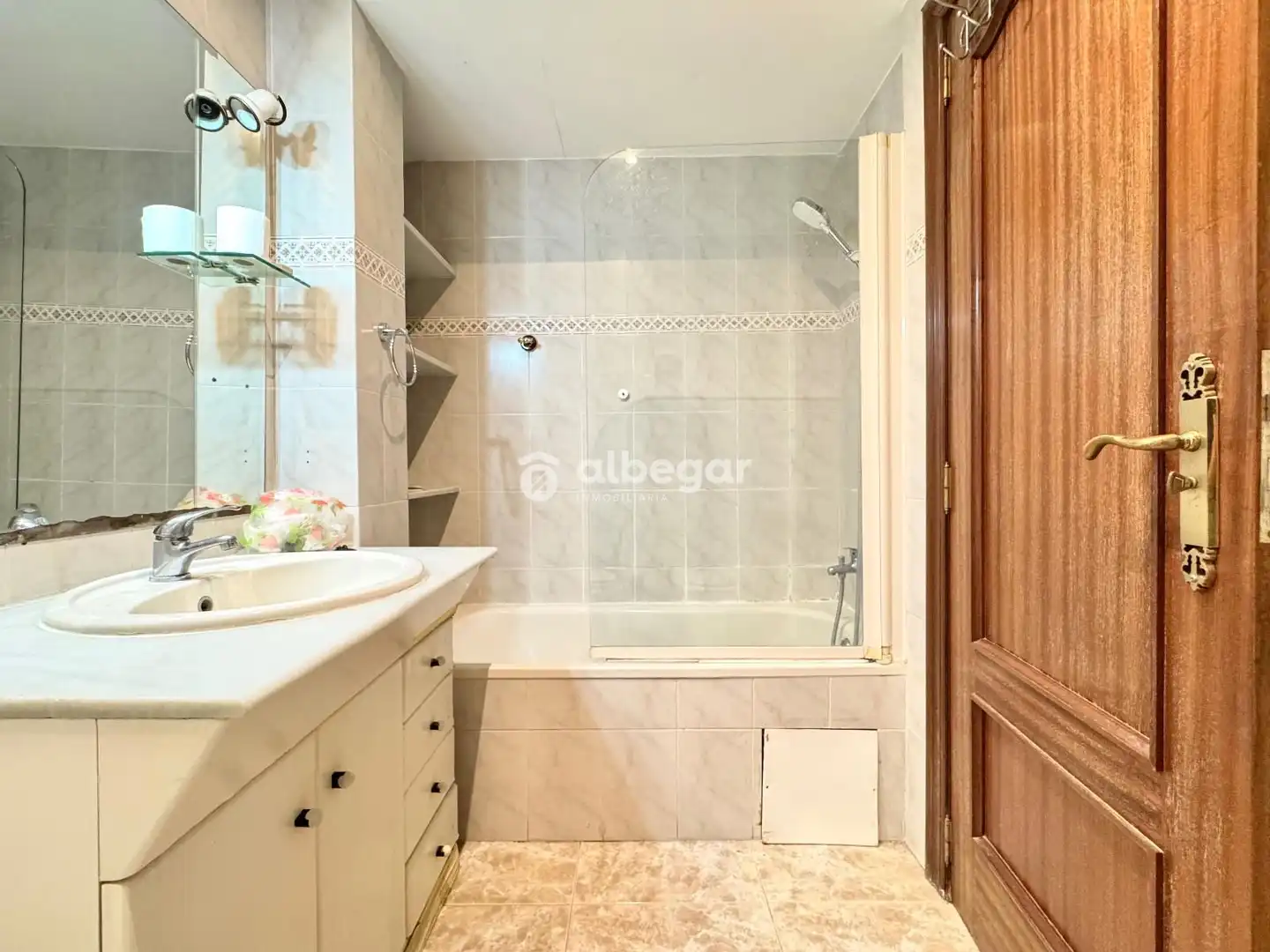 Baño de Piso en venta en Valencia con Terraza, Trastero y Horno