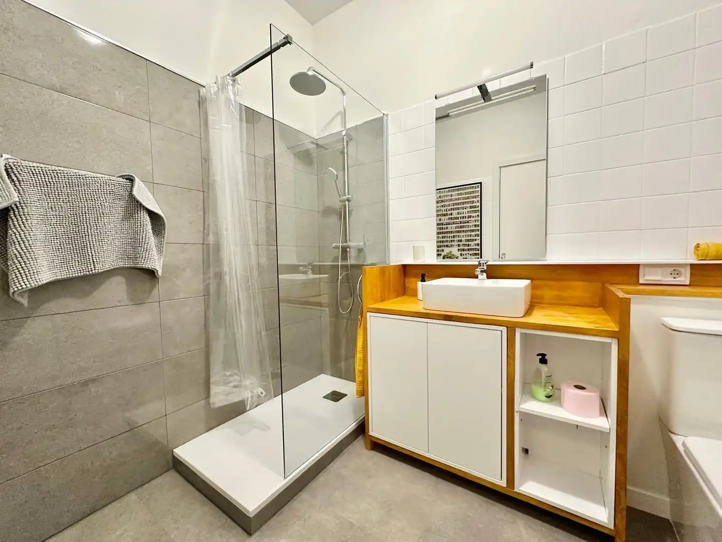 Badezimmer von Wohnung zur untervermieten in L'Hospitalet de Llobregat mit Klimaanlage, Heizung und Terrasse