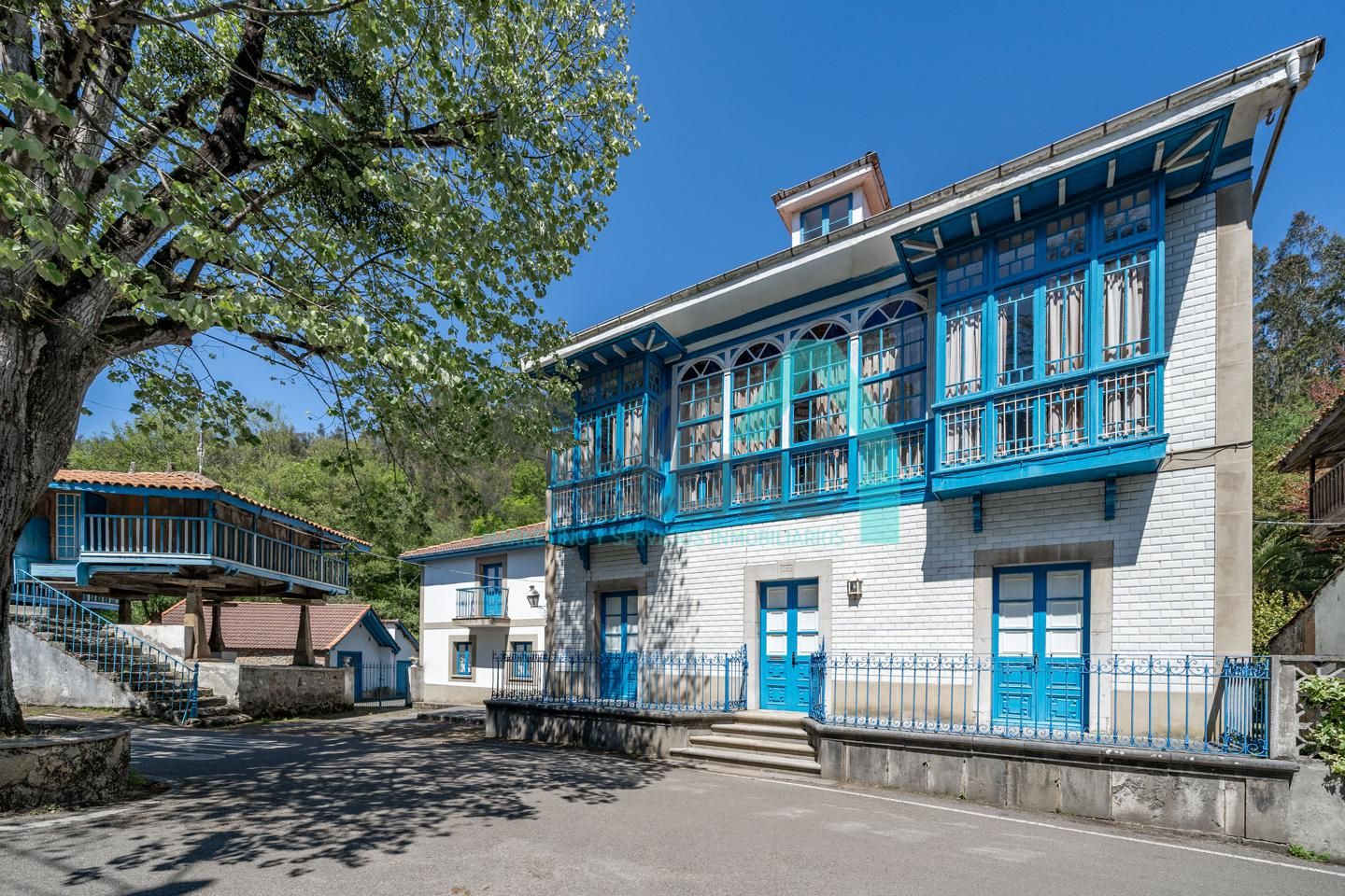 Exterior view of House or chalet for sale in Soto del Barco  with Private garden, Parquet flooring and Terrace