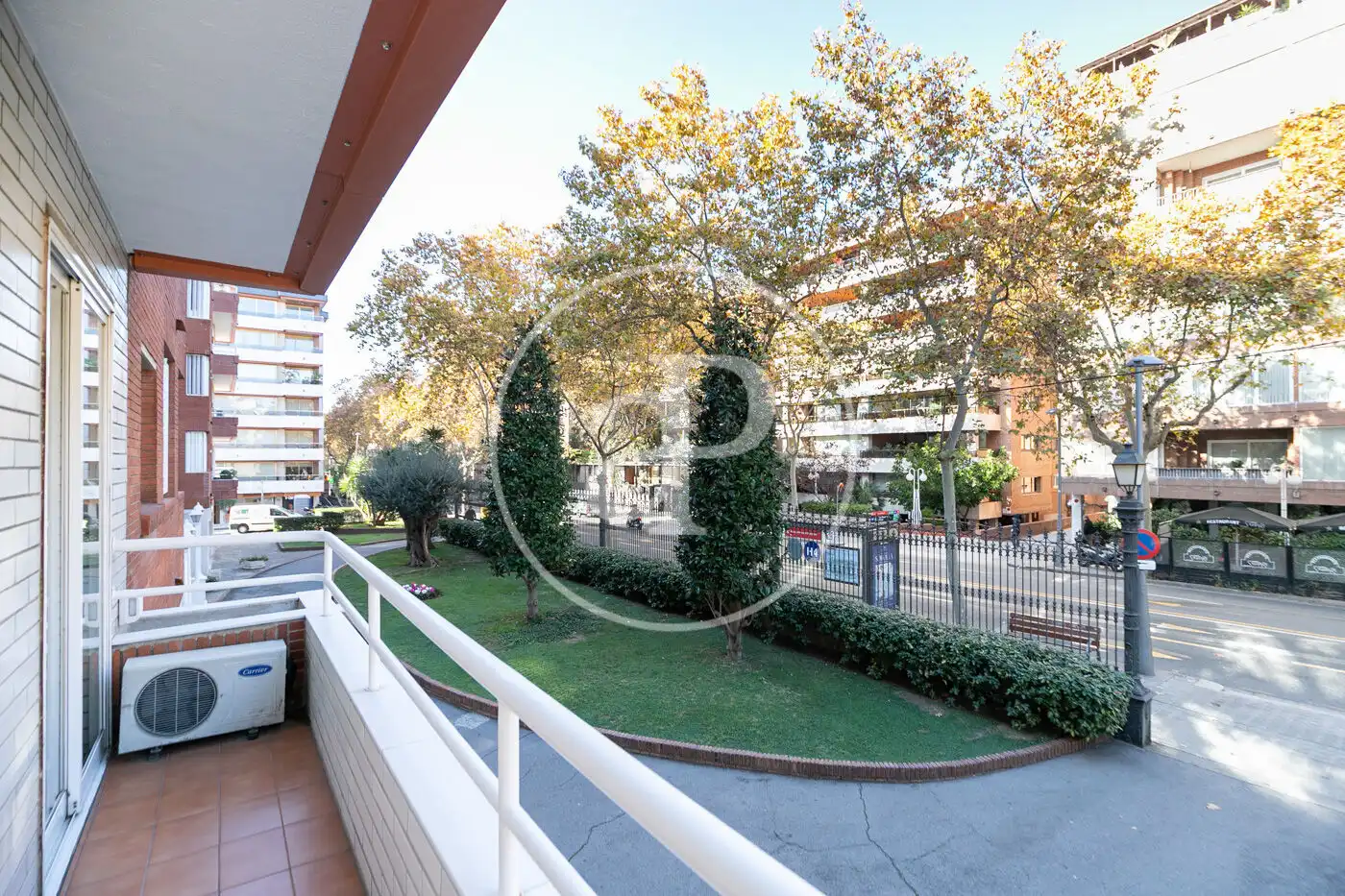Vista exterior de Piso en venta en Barcelona con Aire acondicionado, Calefacción y Jardín privado