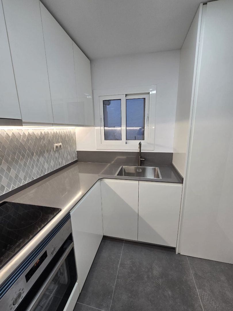 Cuina de Pis en venda en Sant Feliu de Llobregat amb Parquet i Forn