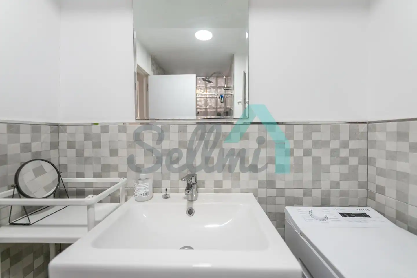 Baño de Piso para compartir en Oviedo  con Calefacción y Amueblado
