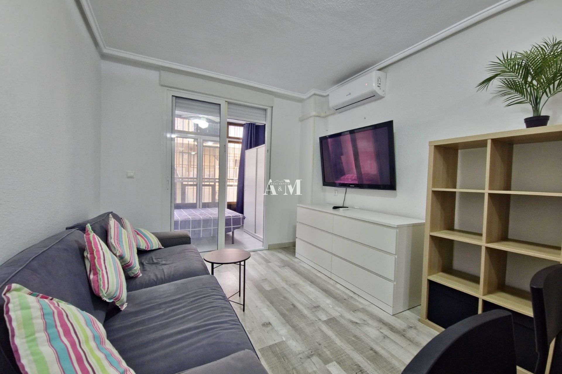 Sala de estar de Estudio en venta en Torrevieja con Aire acondicionado, Piscina y Amueblado