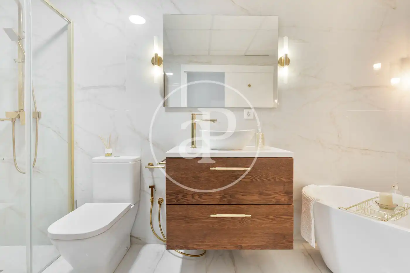 Baño de Piso en venta en Valencia con Aire acondicionado, Calefacción y Jardín privado