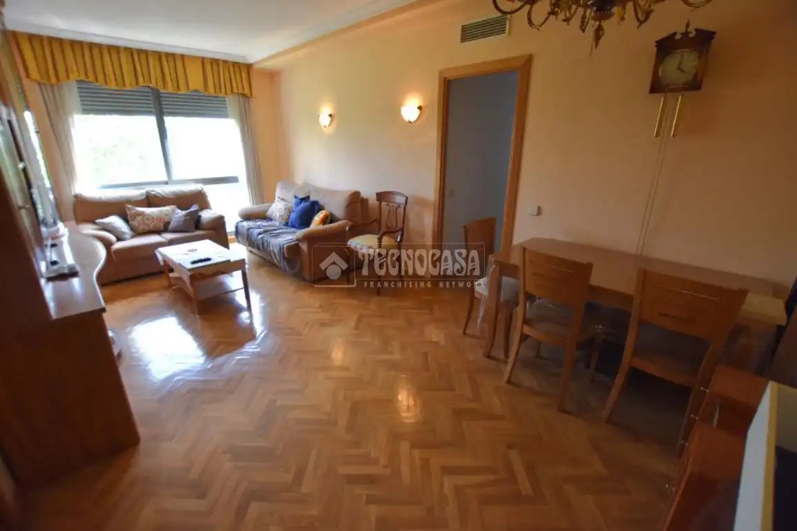 Living room of Flat for sale in Getafe  with Air Conditioner, Heating and Parquet flooring