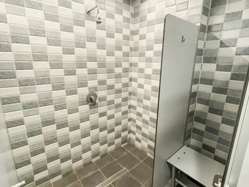 Badezimmer von Geschaftsraum zum Verkauf in Valtierra mit Klimaanlage, Heizung und Möbliert