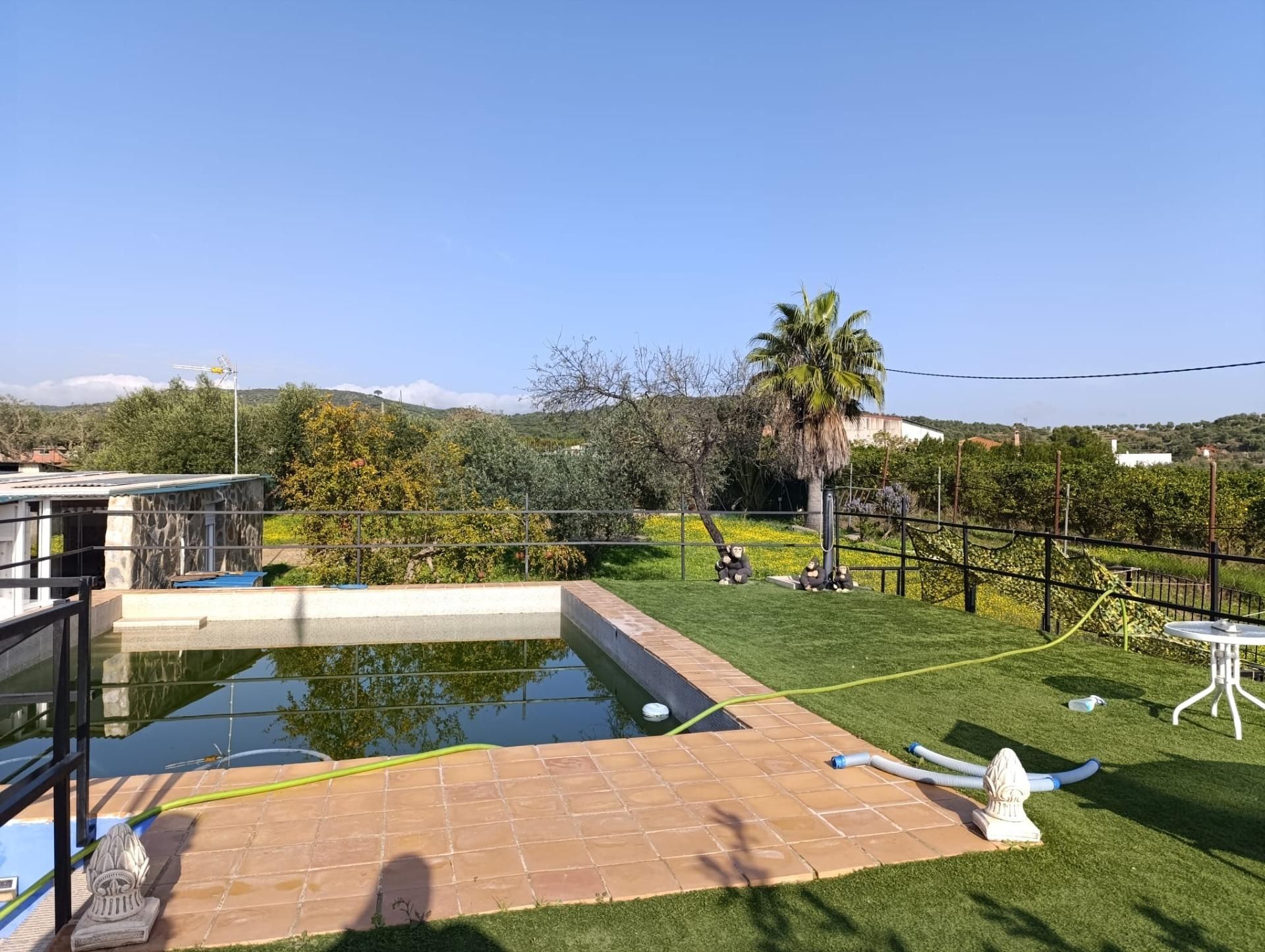 Swimming pool of House or chalet for sale in Lora del Río  with Air Conditioner, Heating and Private garden