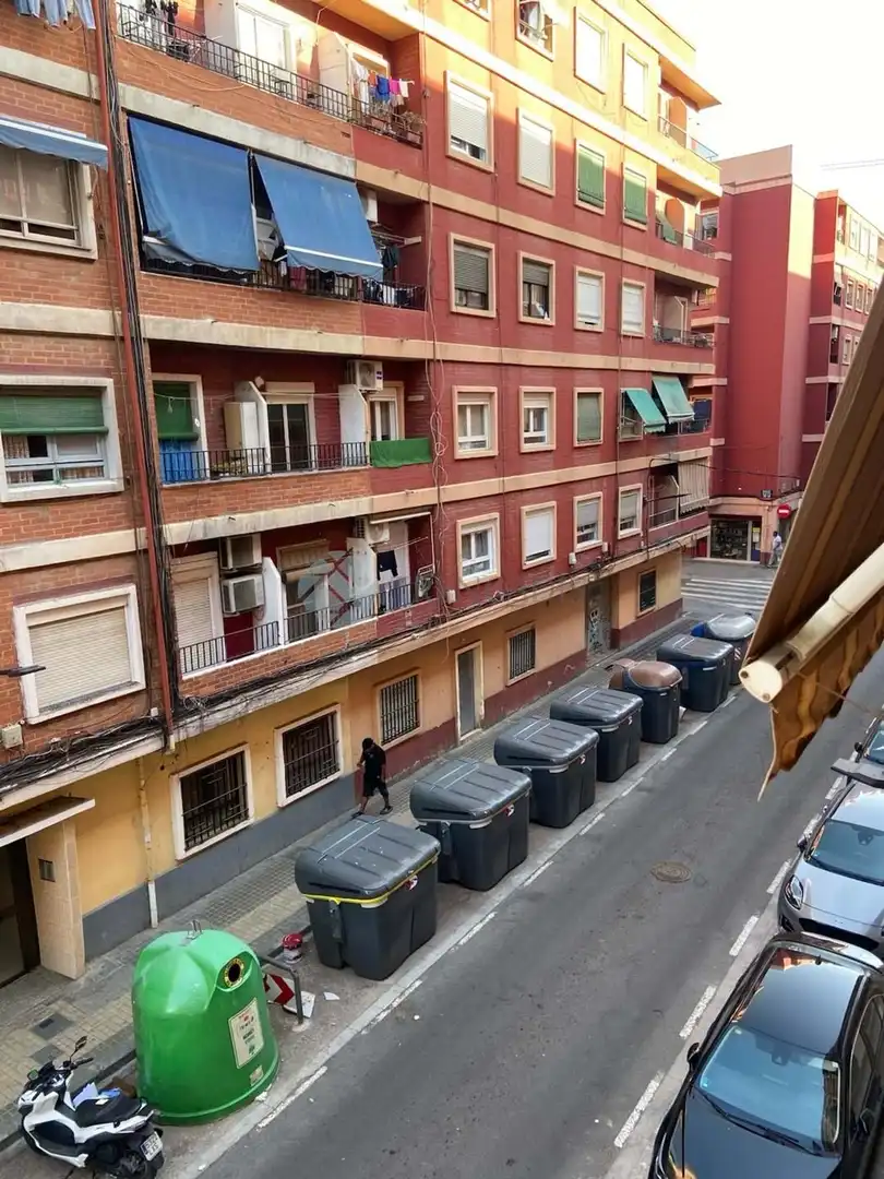 Vista exterior de Pis en venda en Valencia amb Aire condicionat i Terrassa