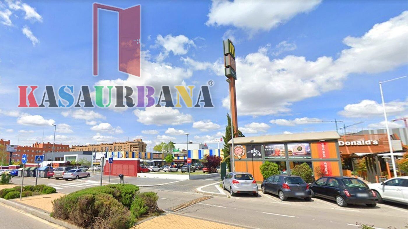 Exterior view of Single-family semi-detached for sale in Valdemoro  with Air Conditioner, Heating and Terrace