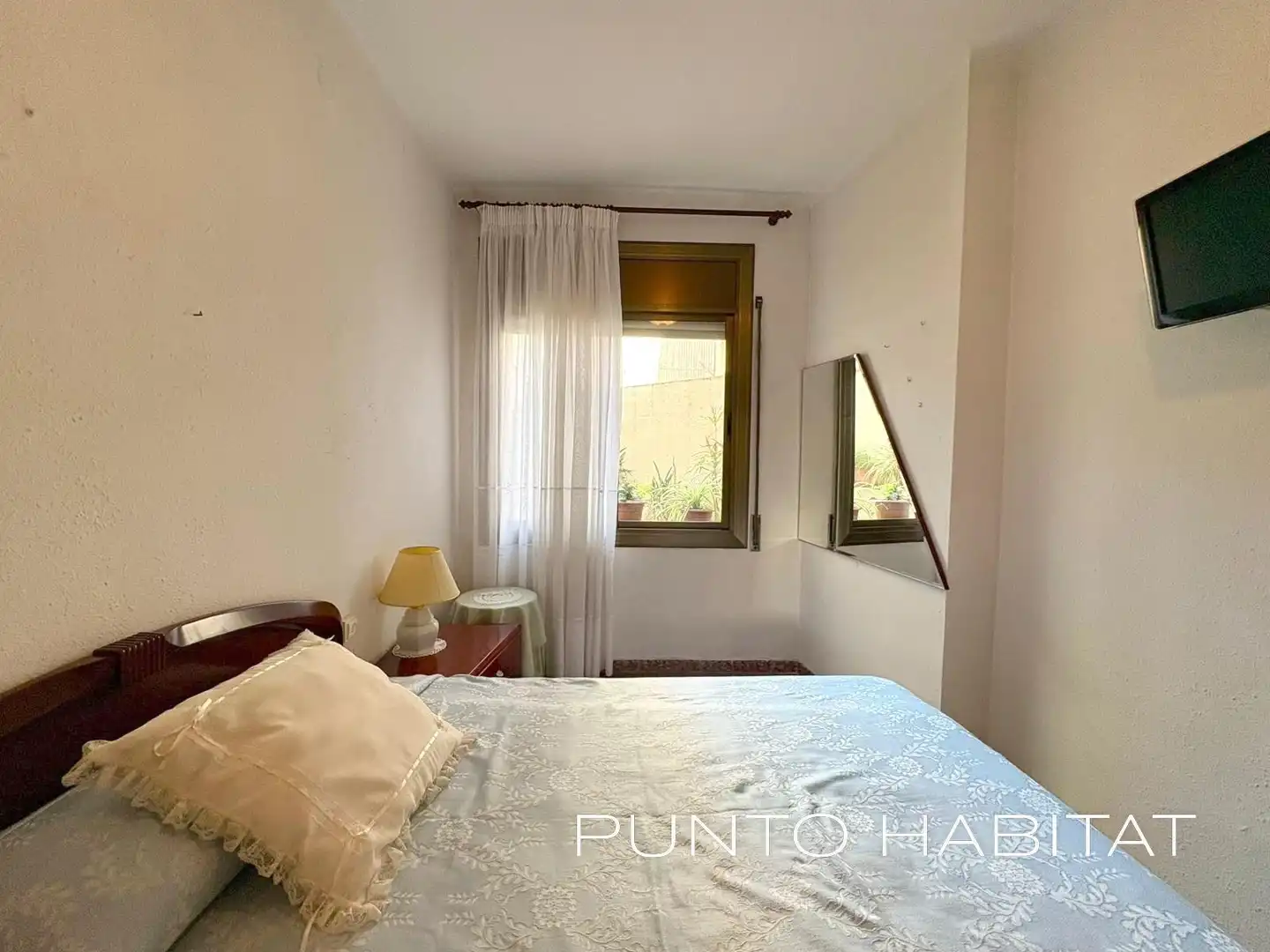 Bedroom of Flat for sale in Barcelona