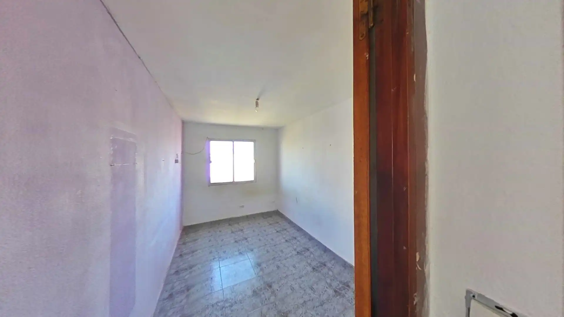 Wohnung zum Verkauf in Almería mit Klimaanlage und Ofen