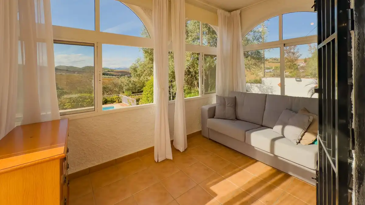 Sala d'estar de Casa o xalet en venda en Almogía amb Aire condicionat, Jardí privat i Terrassa