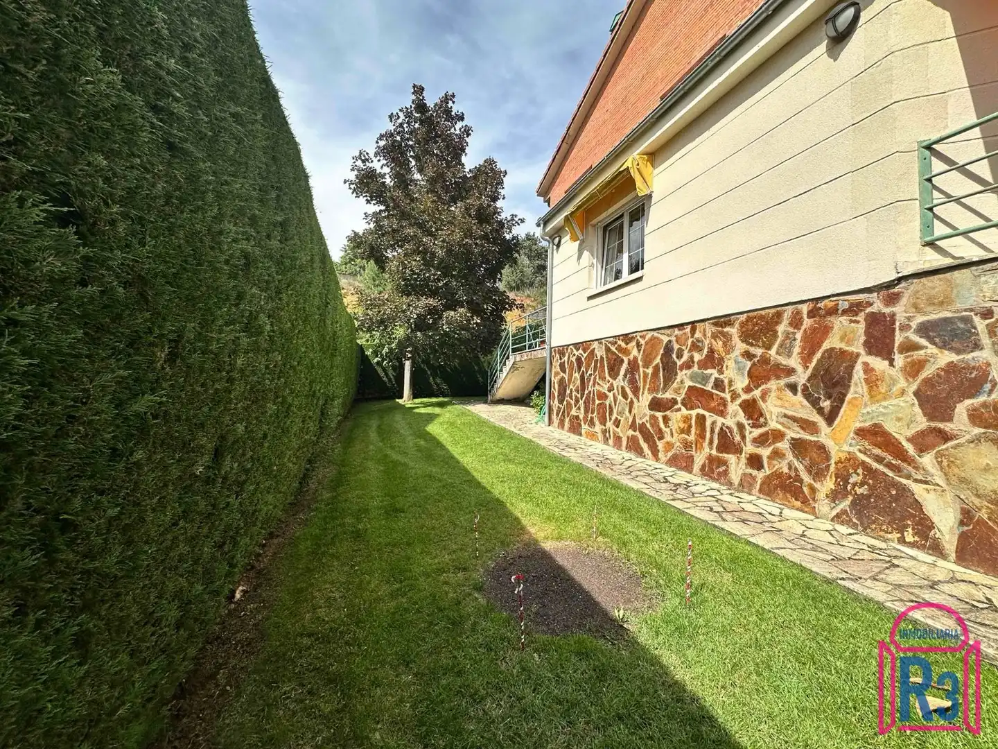Jardí de Casa o xalet en venda en Sariegos amb Calefacció i Moblat
