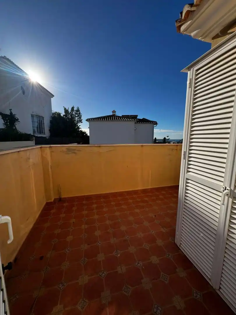 Vista exterior de Casa o xalet en venda en Vélez-Málaga amb Terrassa, Traster i Alarma