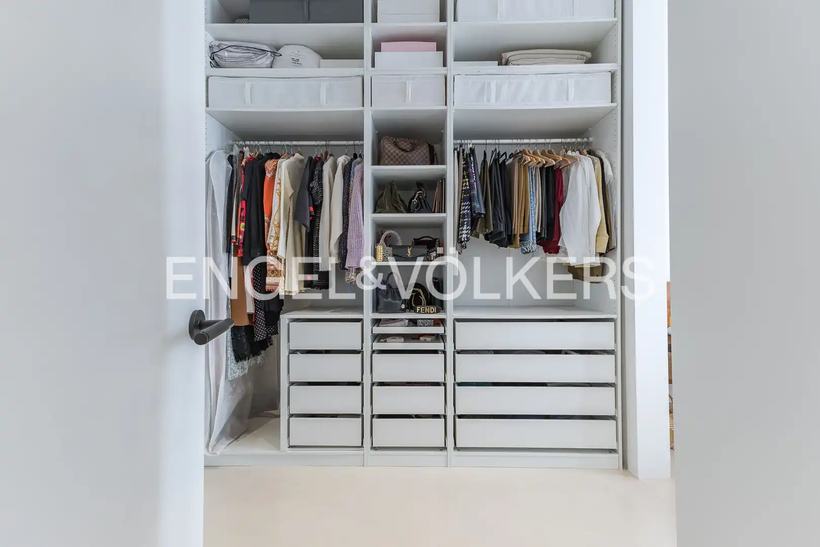 Schlafzimmer von Wohnung zum Verkauf in Barcelona mit Klimaanlage, Heizung und Abstellraum